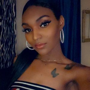 Meet your Posher, Aja